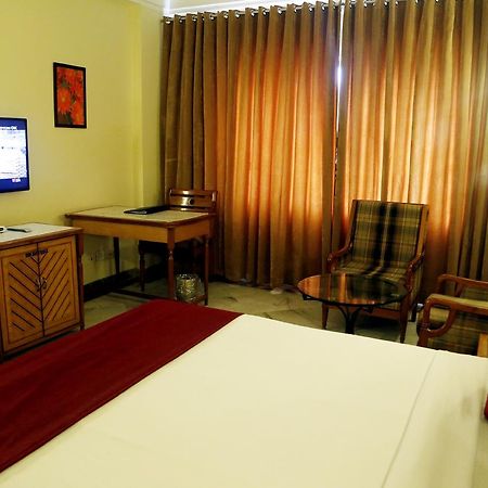 Leo Fort Hotel Jalandhar Exterior foto